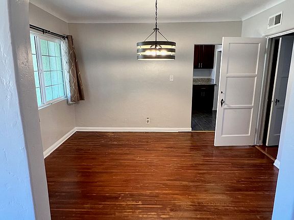 3rd image of 114 W Live Oak St