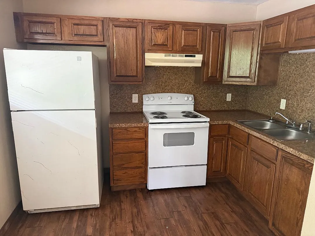 2 bed, $750 — Photo 2