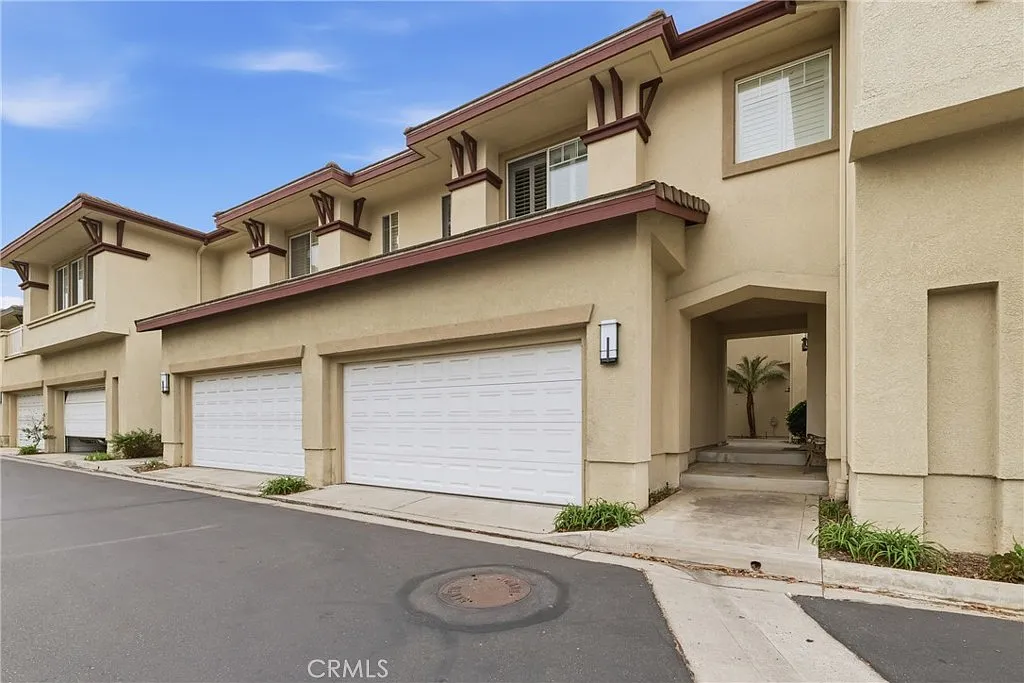 2 bed, 2.5 bath, 1220 sqft, $3,500 — Photo 1