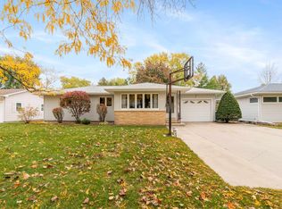 2725 Highview Ave, Waterloo, IA 50702