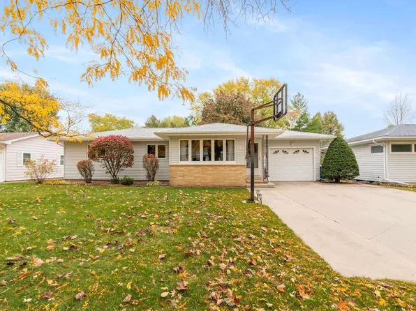 2725 Highview Ave, Waterloo, IA 50702