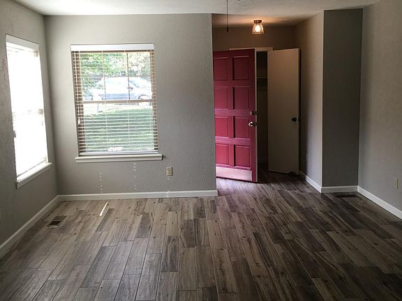 Large living rm/tile floor