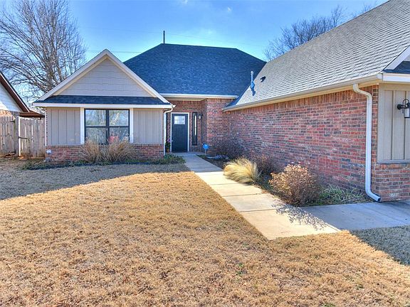 2nd image of 604 Silver Maple Ln