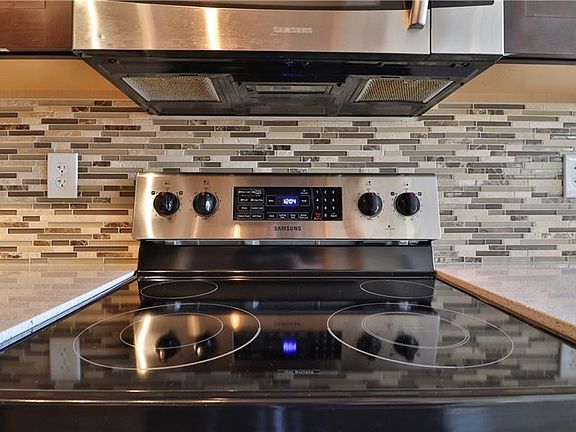 5th image of 3109 Blue Heron St