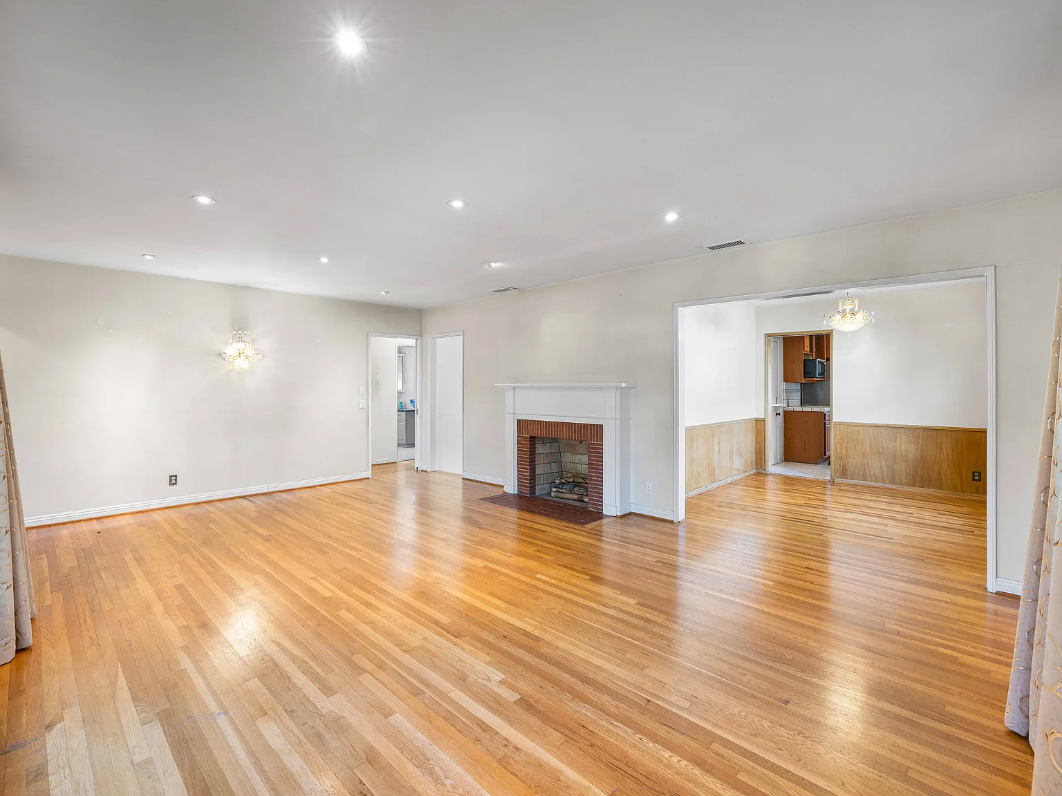 2 bed, 1.5 bath, 1557 sqft, $4,500 — Photo 3