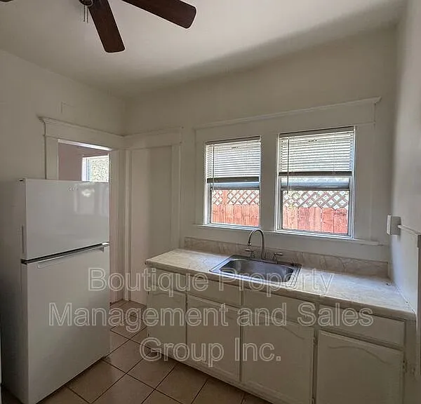 1614 E Broadway #7 — Photo 4
