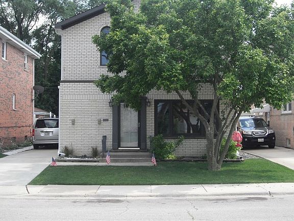 3rd image of 6233 W Belle Plaine Ave
