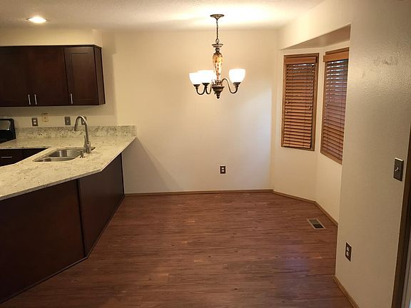 5th image of 510 SE 99th Ct