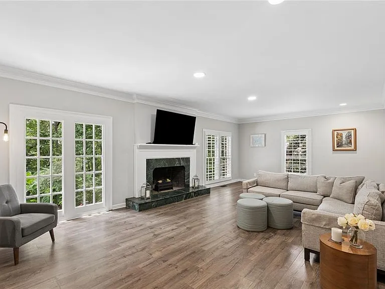 210 Willow Lake Cv — Photo 28