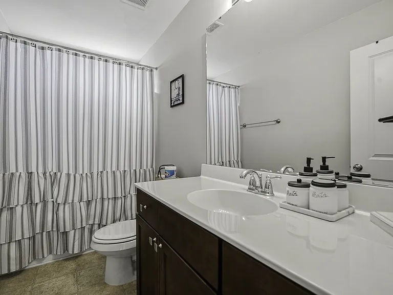 225 Urbano Ln — Photo 40