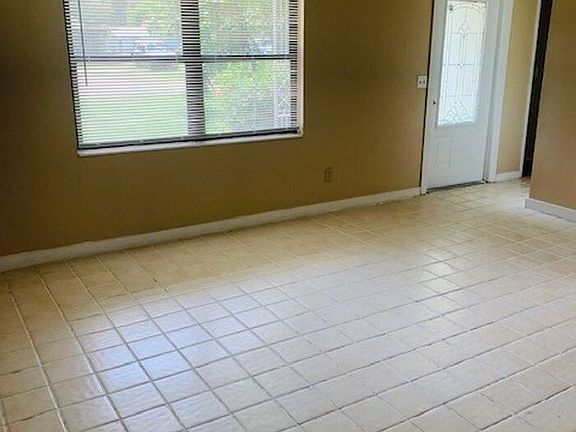 3rd image of 1021 Vigo Ave