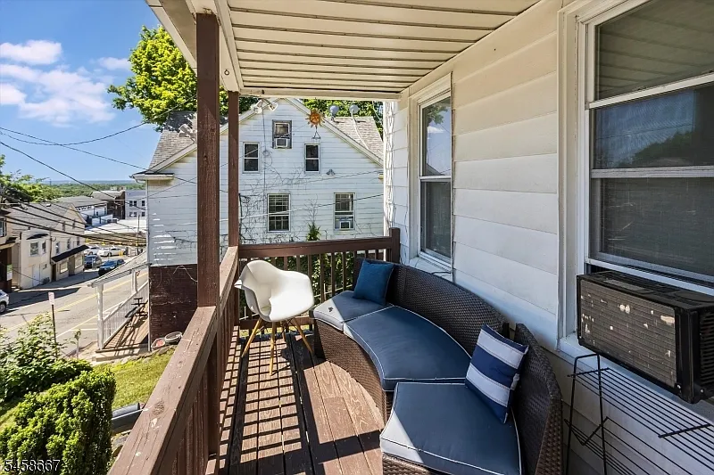 3 bed, 1.0 bath, $3,000 — Photo 4