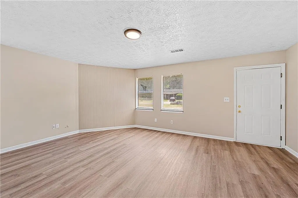 2 bed, 1.0 bath, 1000 sqft, $1,325 — Photo 4