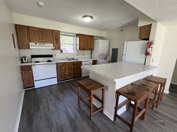15 S Shafer St APT 1202, Athens, OH 45701