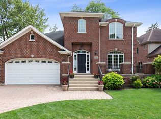 2533 Laurel Ln, Wilmette, IL