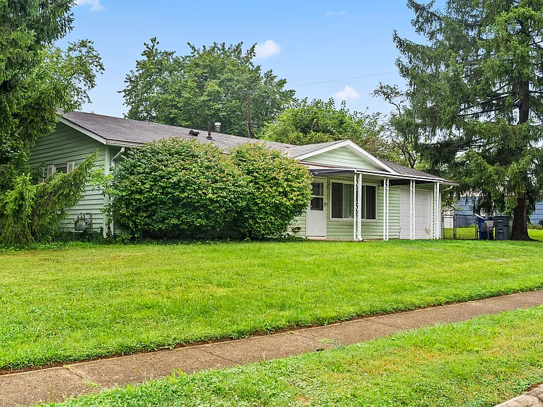 819 Pleasant Dr — Photo 3