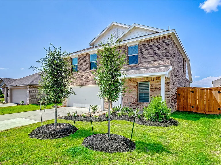 1495 Twilight Green Dr — Photo 1