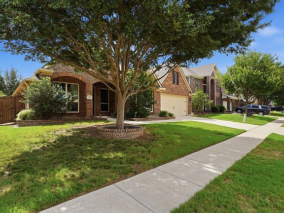 2nd image of 1383 Sandhurst Dr