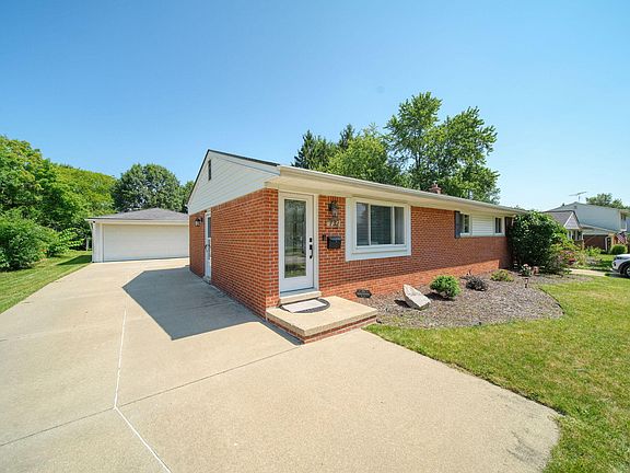 2nd image of 732 Bassett Dr