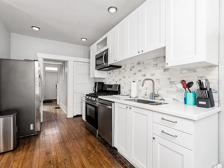 878 Harrison Ave — Photo 5
