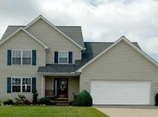 8712 Robin Dr, Erie, PA 16509