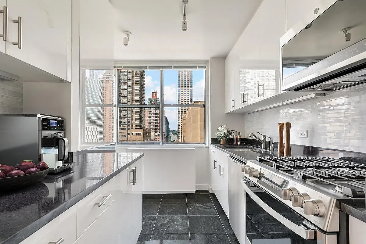 45 West 60th Street — Photo 2