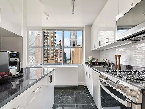 3rd image of 45 W 60th St APT 11A