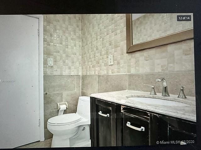 absolutely beautiful designer bath with floor to ceiling tiles and split level
