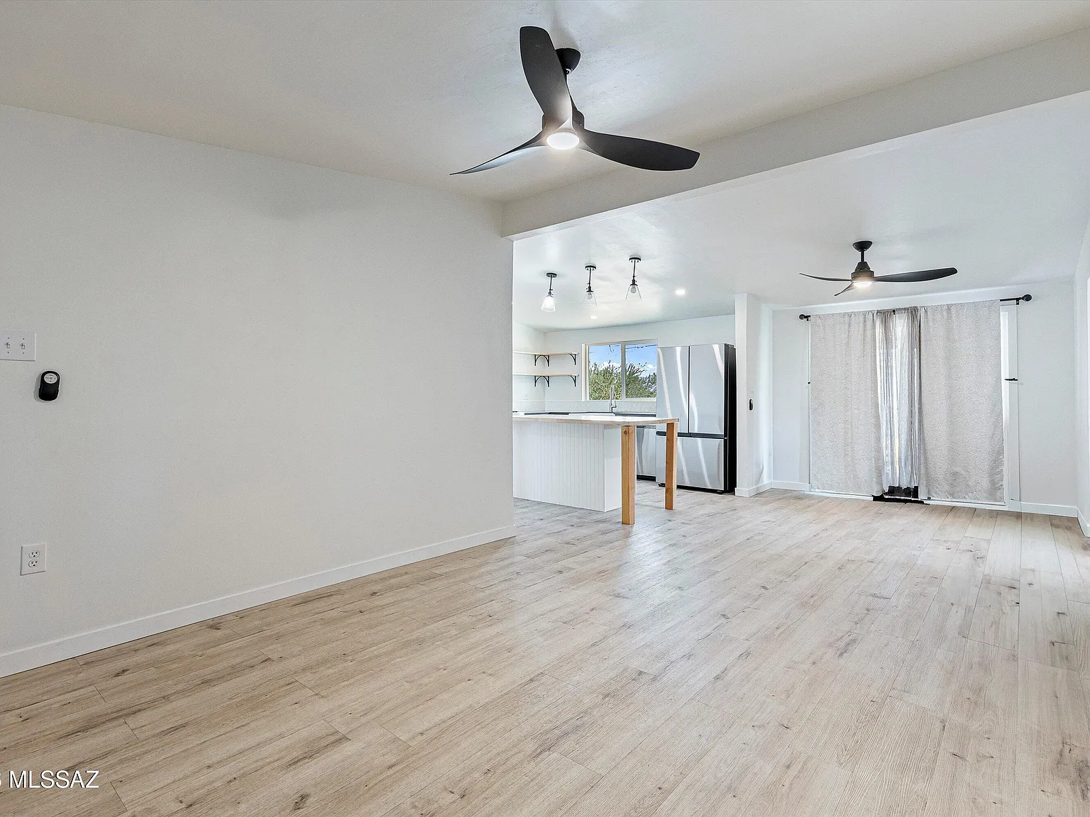 3 bed, 1.0 bath, 1053 sqft, $1,250 — Photo 4