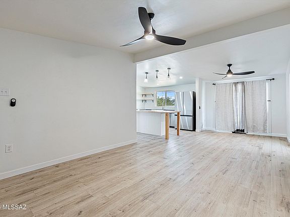 4th image of 227 S Avenue B
