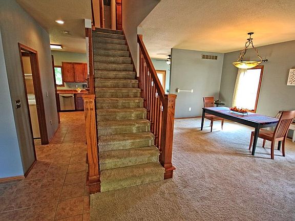 5th image of 317 NW Crestview Dr
