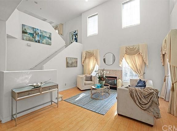 4th image of 496 Sefton Ave