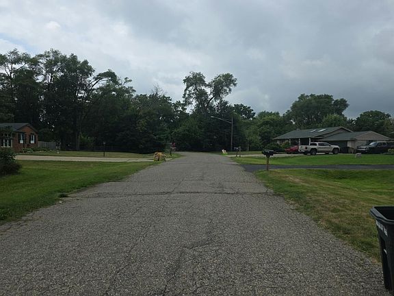 4th image of 4483 Old Colony Dr