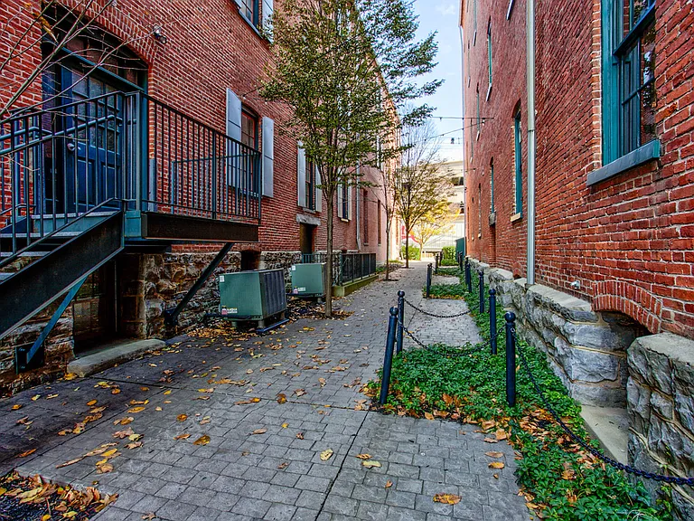 425 N Prince St #302 — Photo 13