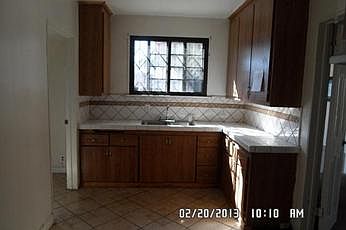 2nd image of 846 W 97th St