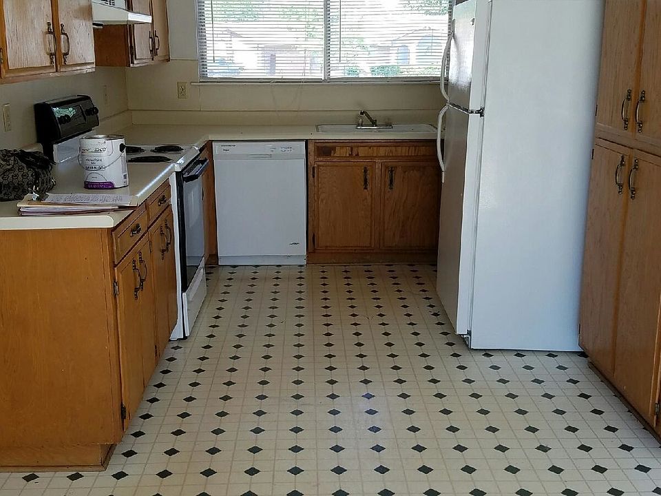 2nd image of 2404 Acron Dr