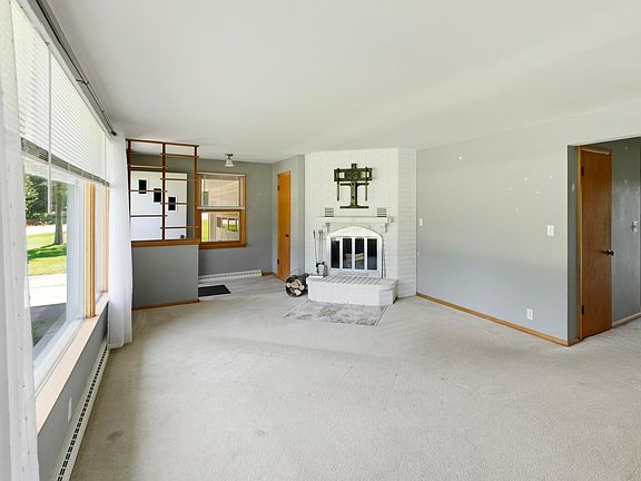 3rd image of 1843 Palisades Dr