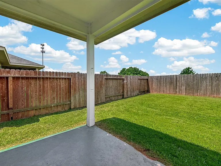 1251 S Maple Dr — Photo 23