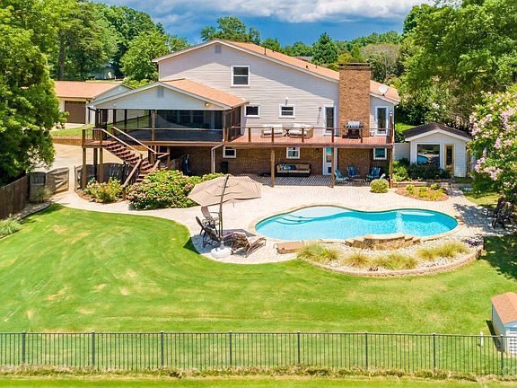 3rd image of 107 Blue Sky Ct