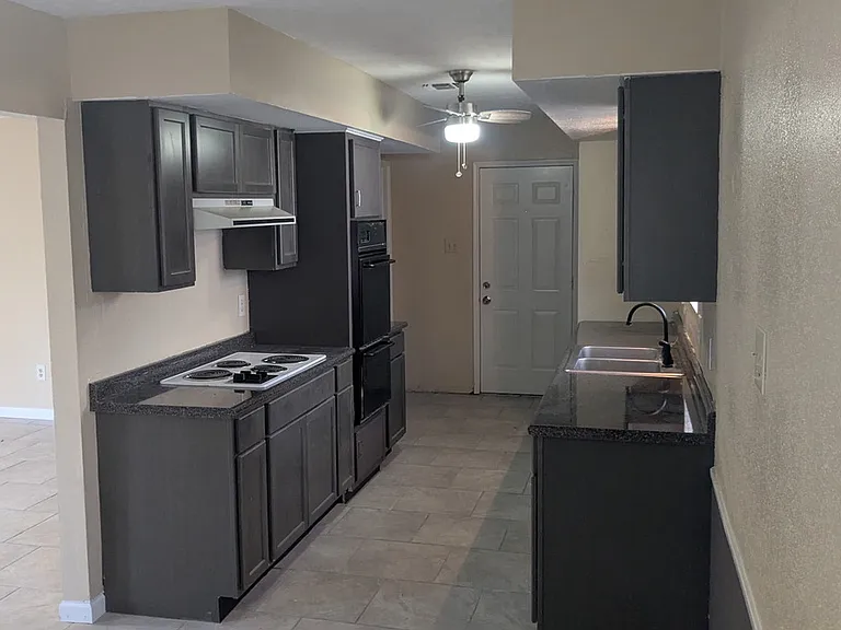 21711 Meadowhill Dr — Photo 5