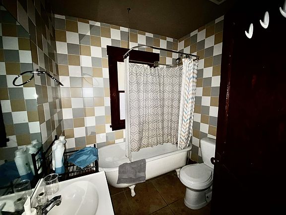 5th image of 1126 E San Antonio Ave APT 6