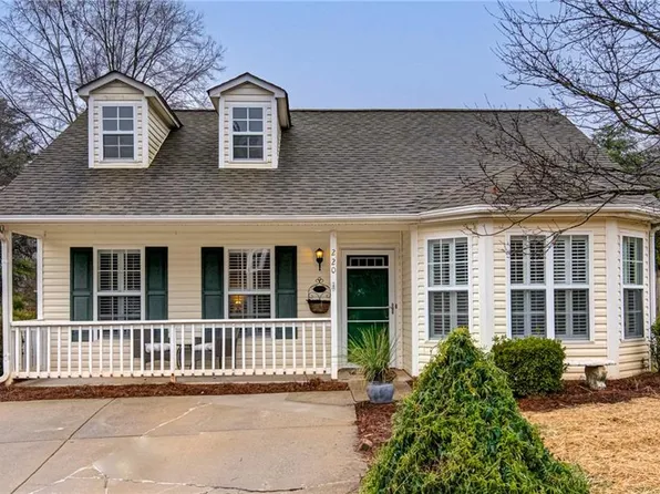 220 Pitcher Ct, Winston Salem, NC 27103