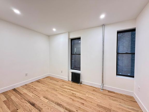 3rd image of 29 Cornelia St #Y