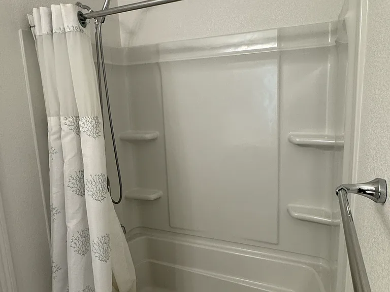3F Full Guest Bath