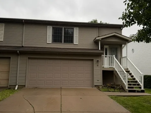 8 Rounds Rd, Bloomington, IL 61704
