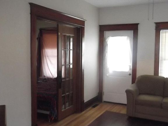 3rd image of 714 E Main St