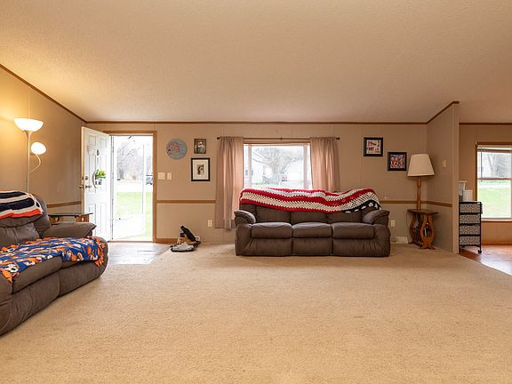 4th image of 18242 32nd St