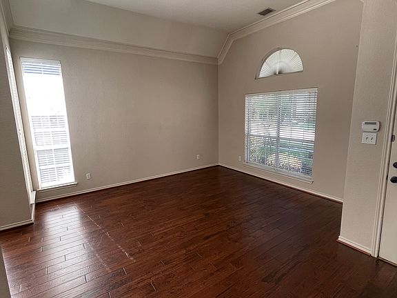 2nd image of 425 Waterside Dr