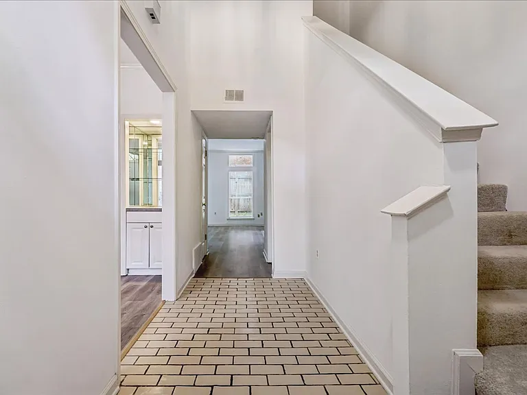 1694 Belvedere Ct — Photo 4