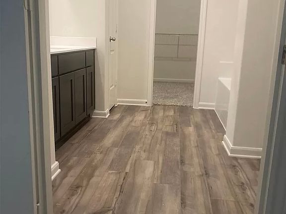 3rd image of 1916 Belmont Ln